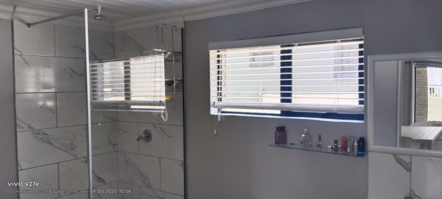 6 Bedroom Property for Sale in Seemeeu Park Western Cape